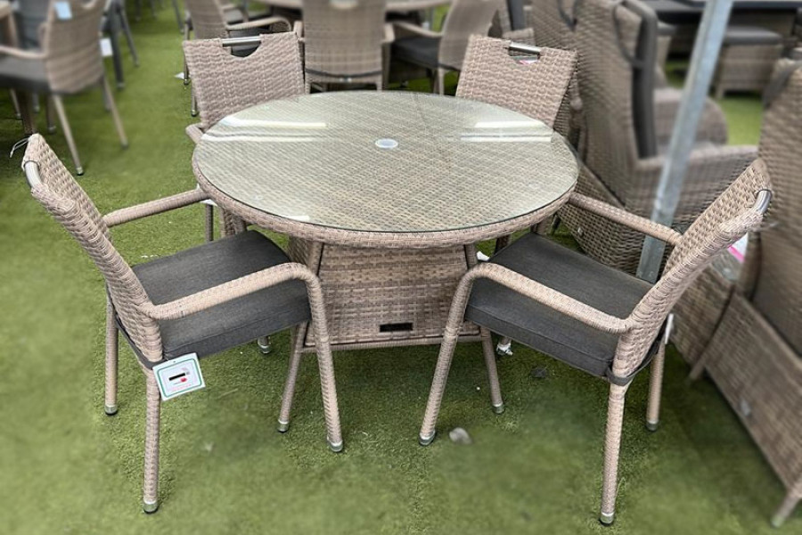 Sharnford Stacking 4 Seater Rattan Dining Set in Cappuccino 