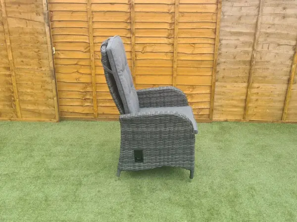 UV-stabilised HDPE rattan that stays easy-care