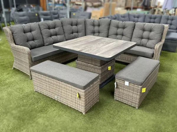 One corner layout, ten seats when you need them