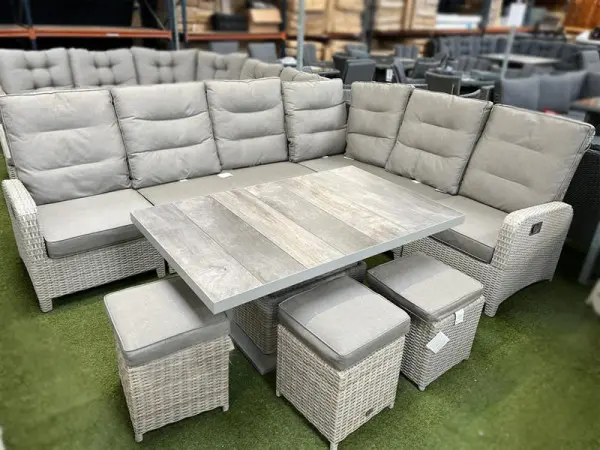 Recline together: two end seats, two backrests