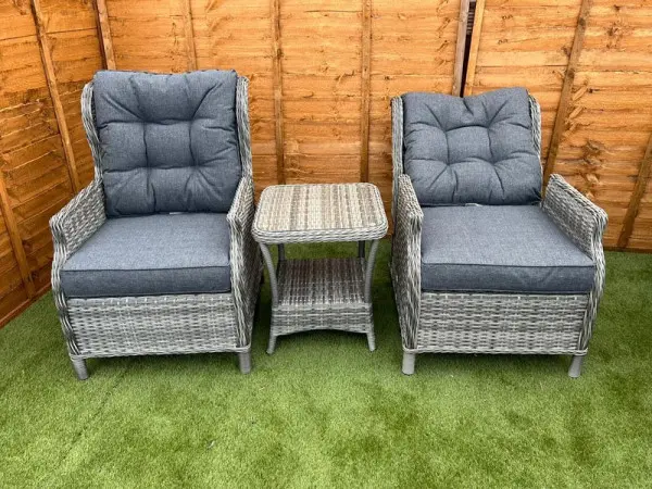 Want a precise recline? Use the side handle