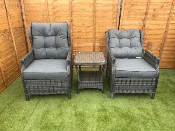 One-hand recline: the side handle explained