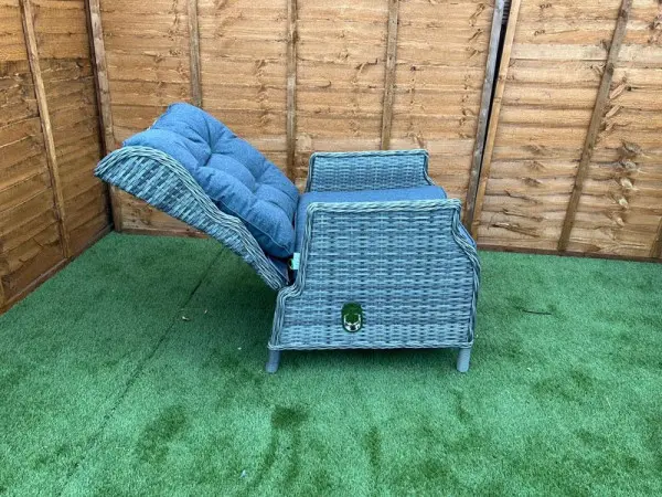 UV-stabilised HDPE rattan that holds its colour outdoors