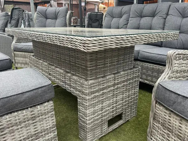 Year-round outside, no brown marks