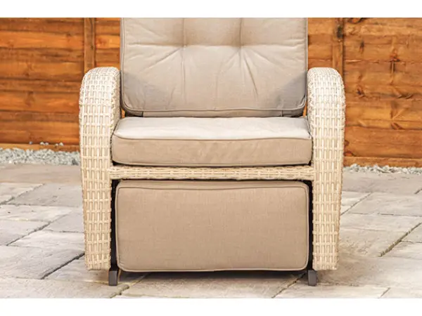 South-facing patio? This HDPE rattan can handle it