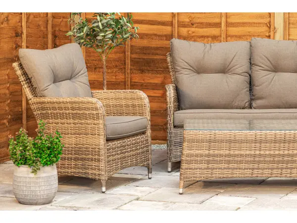 Brown rattan for warm-tone gardens