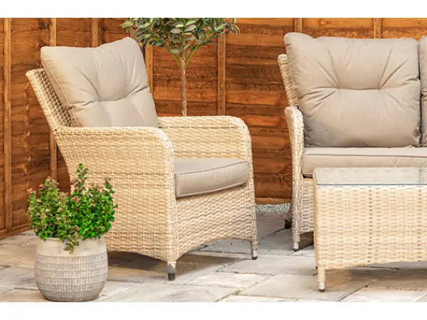 Modular seating that adapts to awkward patio shapes