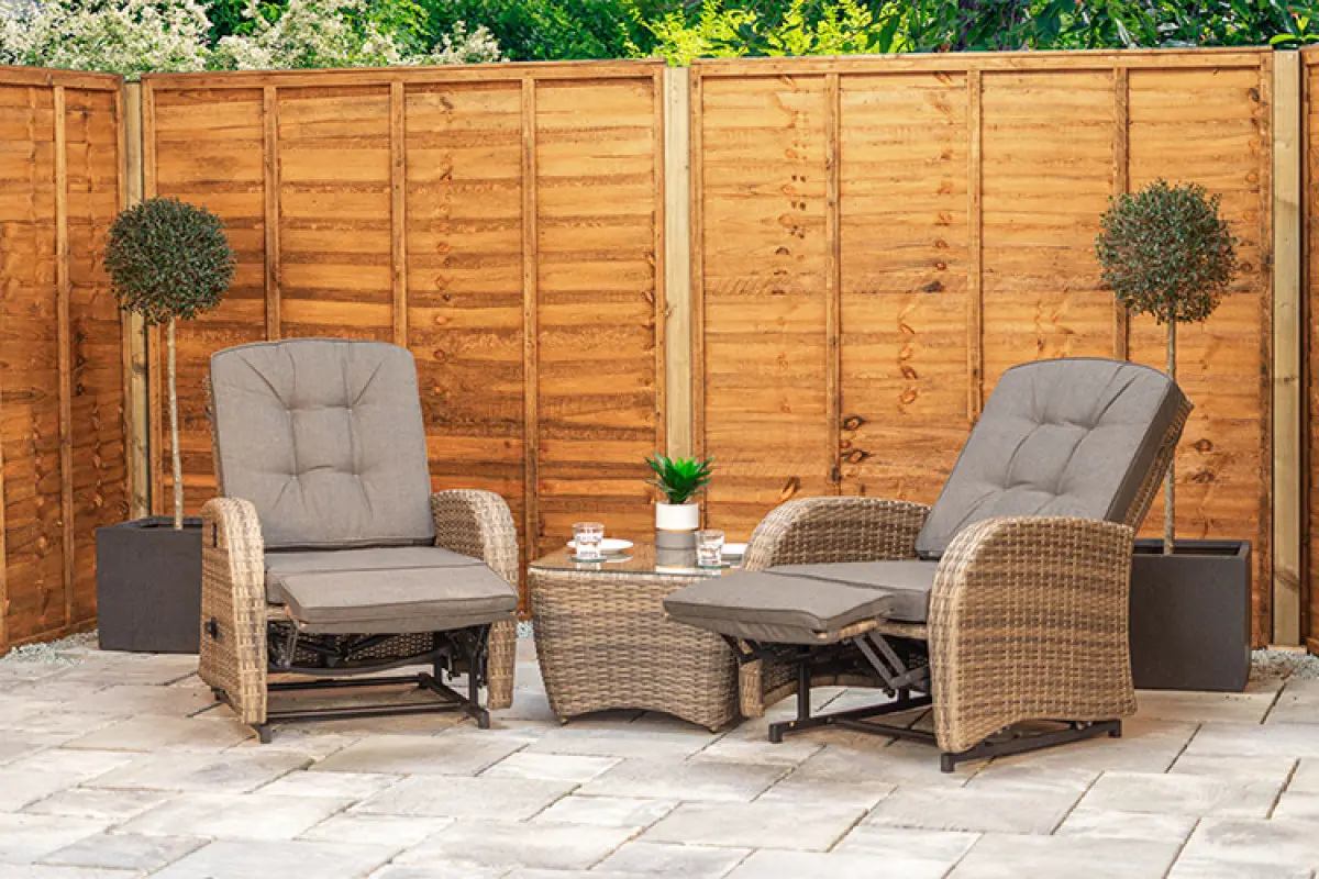 We're Garden Furniture Experts (and Proud of It)